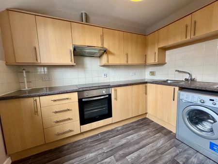 2 bedroom flat to rent - Photo 2