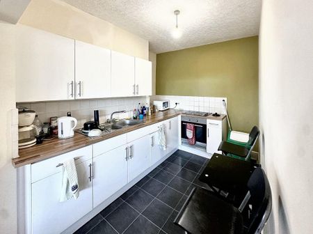 4 bedroom flat to rent - Photo 5