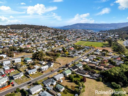 32 Schouten Street, Warrane, TAS 7018 - Photo 1