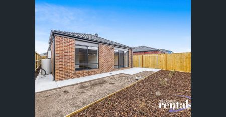 Spacious 3-Bedroom + Study Home in a Quiet Officer Street - Photo 5