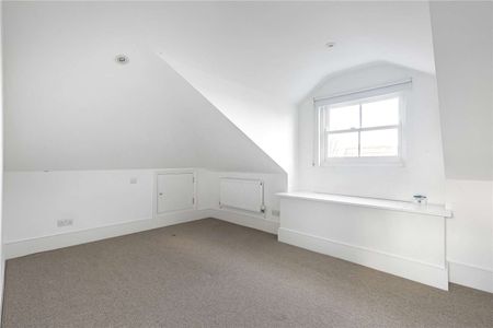 Fantastic split-level two bedroom apartment with access to a private garden. - Photo 5