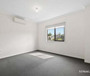 4 Lithgow Way, MOOROOLBARK - Photo 2