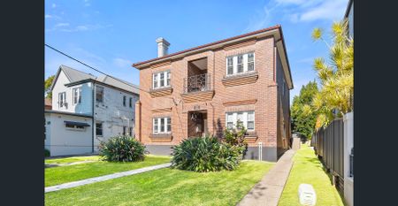 Delightful ground floor art-decor one bedroom flat - Photo 2