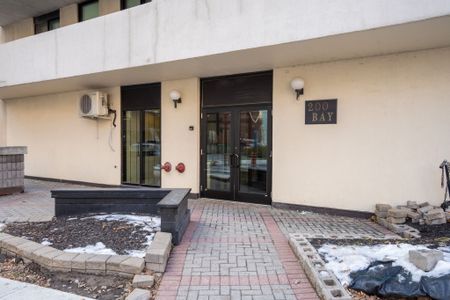 200 Bay Street - Photo 2