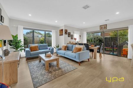 Charming Family Home in Lynbrook - Photo 3