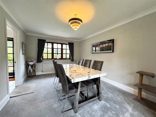 4 bedroom end of terrace house to rent - Photo 1