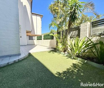 Remarkably Unique 3 Bedroom Park Side Garden Apartment - Photo 2