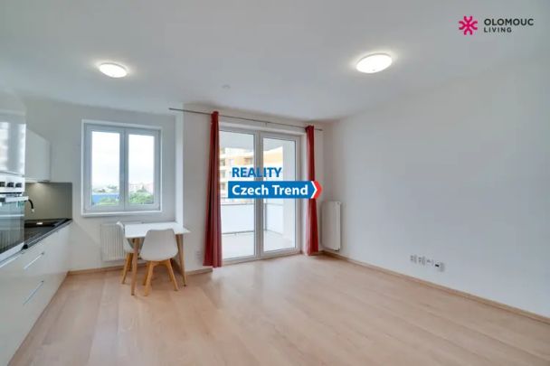 Pronájem bytu 1+kk s lodžií, 35 m - Fotografie 1