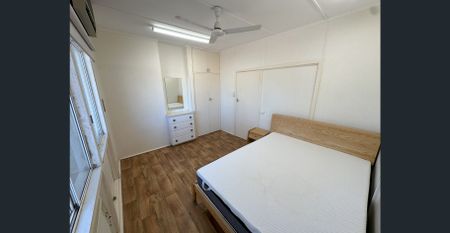 Property Re-Listed! 3 Bedroom Furnished Home Close To Town Centre - Photo 5