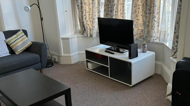 6 bedroom terraced house to rent - Photo 1