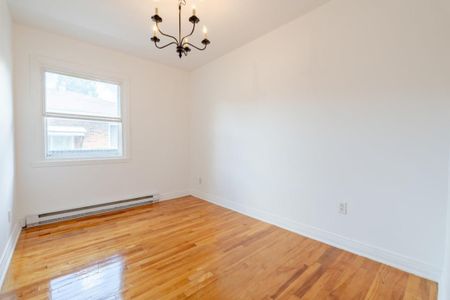 317 Av. Bazin, H7N 4R6, H7N 4R6, Laval - Photo 2