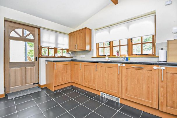 3 bedroom semi-detached house to rent - Photo 1