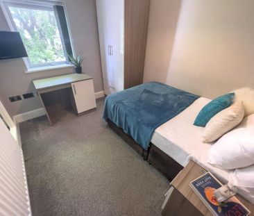 6 bedroom terraced house to rent - Photo 2