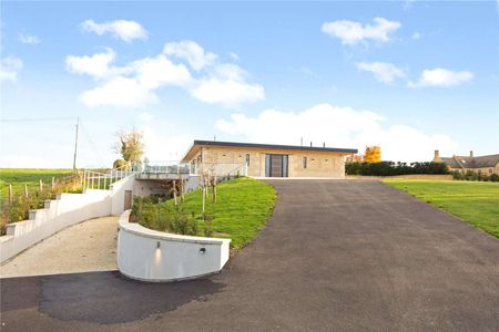 A high specification house with landscaped garden and spectacular rural views. - Photo 2