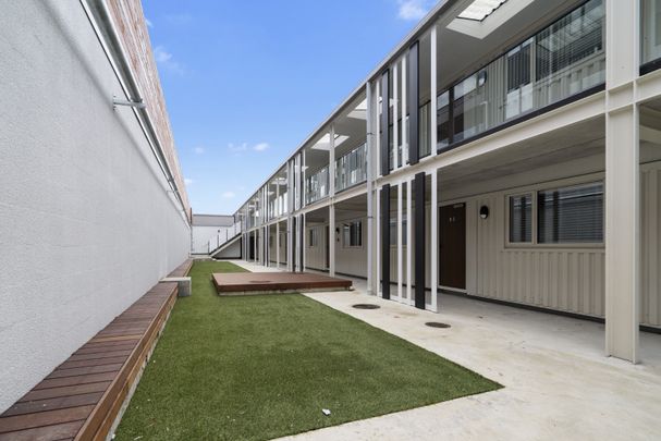 Make yourself at Home – 4045 Great North Road - Photo 1