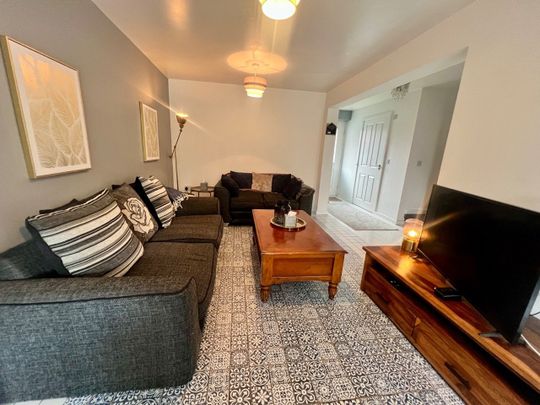 Room in a Shared House, Waggon Road, LS10 - Photo 1
