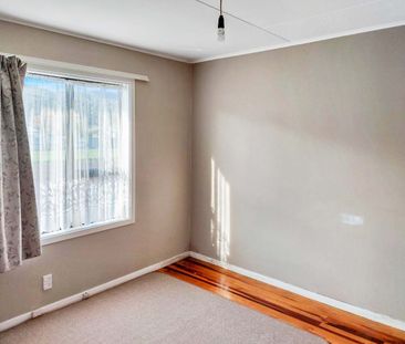 Charming 2 Bedroom House in Best Street, Wainuiomata - Photo 3