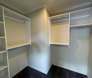 Flat Bush - Photo 1