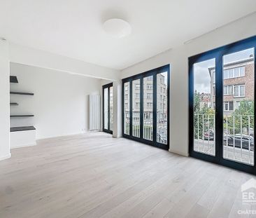 Gerenoveerd 1-slaapkamerappartement met terras in Ixelles - Photo 4