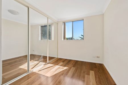 Split Level Apartment Two Bedroom Apartment - Photo 3