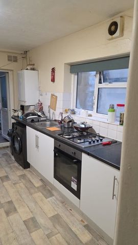 Room in a Shared House, Lowbrook Road, IG1 - Photo 3