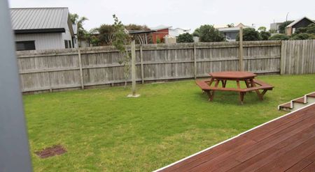 Beach house on Puka - Photo 3