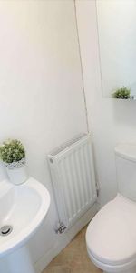 En-suite Room, On Board Street, Salford, M6 - Photo 4