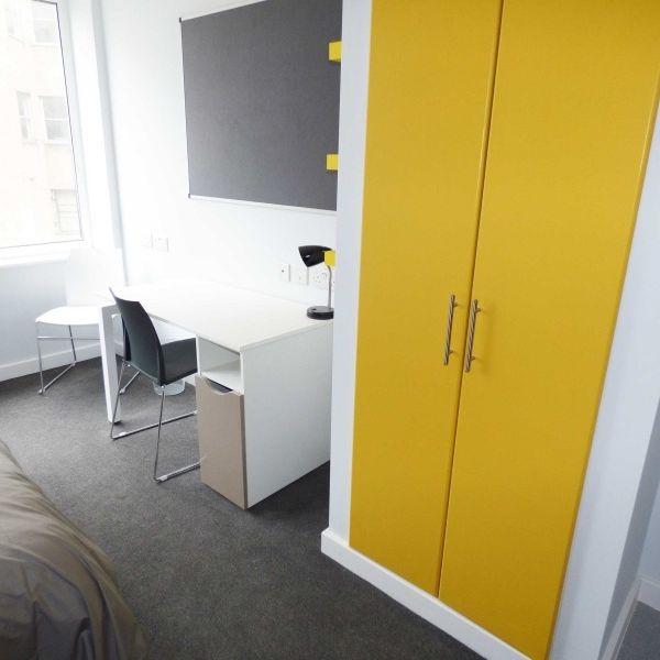 Studio Flat, Upper George Street, LU1 - Photo 1