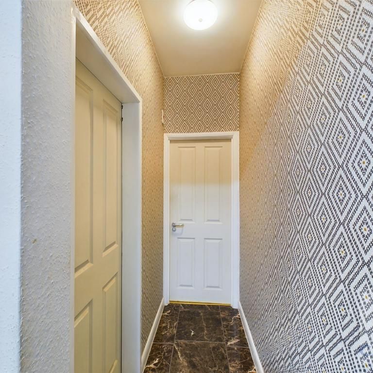 4 bedroom house of multiple occupation to rent - Photo 1