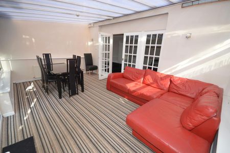 8 bedroom detached house to rent - Photo 3