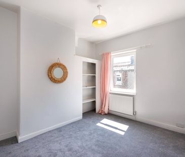 2 bedroom terraced house to rent - Photo 2