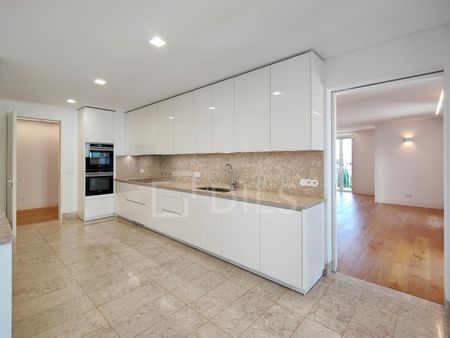 Apartamento T3 em condomínio com jardim e piscina, na Lapa - Photo 4