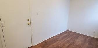 Toronto Bachelor Apt Available Utility Inclusive - Photo 2