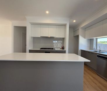 Stunning & Brand New - Photo 3