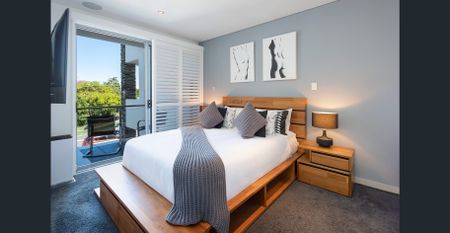 LUXURY FULLY FURNISHED WATERFRONT APARTMENT - Photo 5