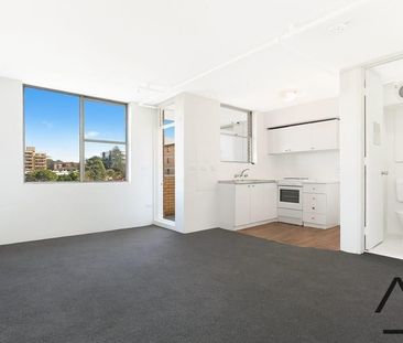 Bright Studio in Prime Location - Photo 2