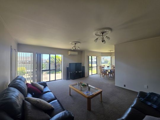 Relax on Russley - Mt Maunganui - Photo 1