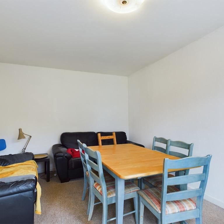 6 bedroom end of terrace house to rent - Photo 1