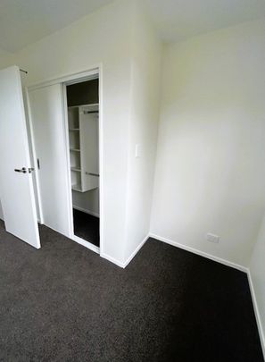 Modern two bedroom townhouse! - Photo 1