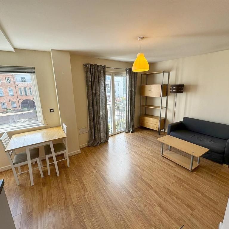 Studio to rent - Photo 1