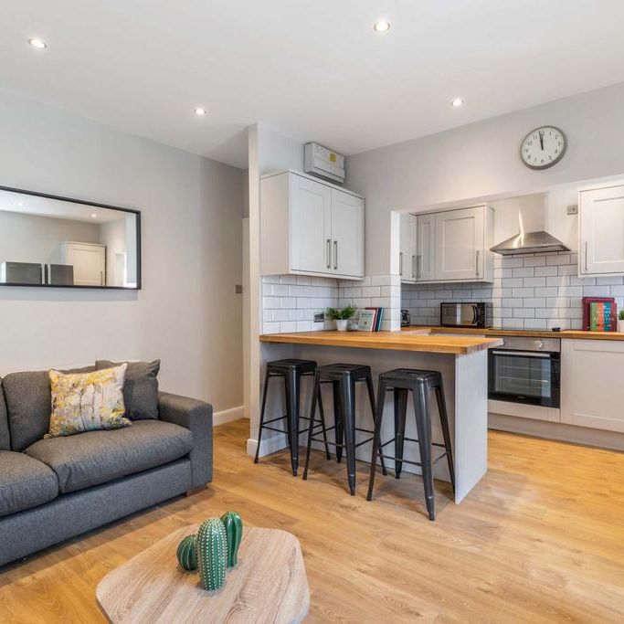 6 bedroom house to rent - Photo 1