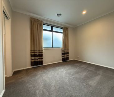 Spacious & Stylish Family Living in Prime Nunawading Pocket - Photo 2