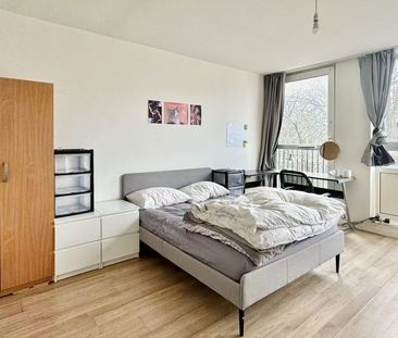 Compton Close, London - Photo 2