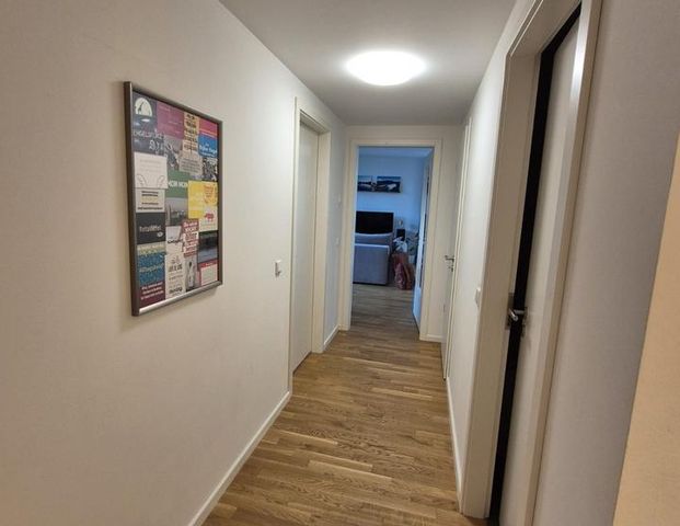 Schöne, moderne, voll möblierte 2-Zi Wohnung zur Untermiete - Photo 1
