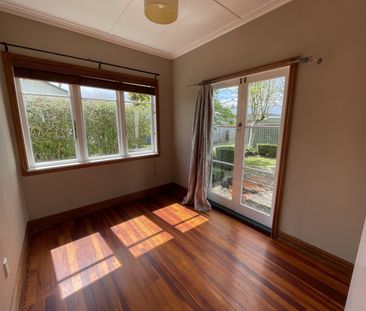 Charming 2 brm Character Cottage - Photo 3