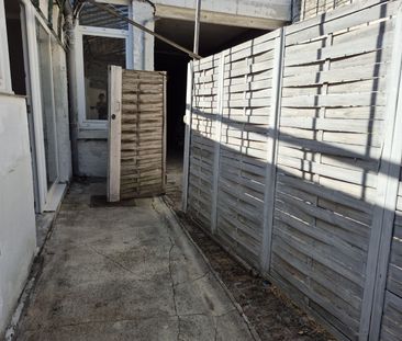 Location Appartement 1 pièce 35m² HENIN BEAUMONT 62110 - Photo 6