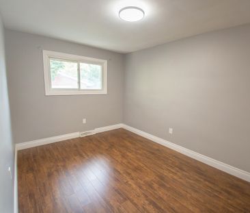 **RENOVATED MAIN UNIT FOR RENT IN ST. CATHARINES!** - Photo 4