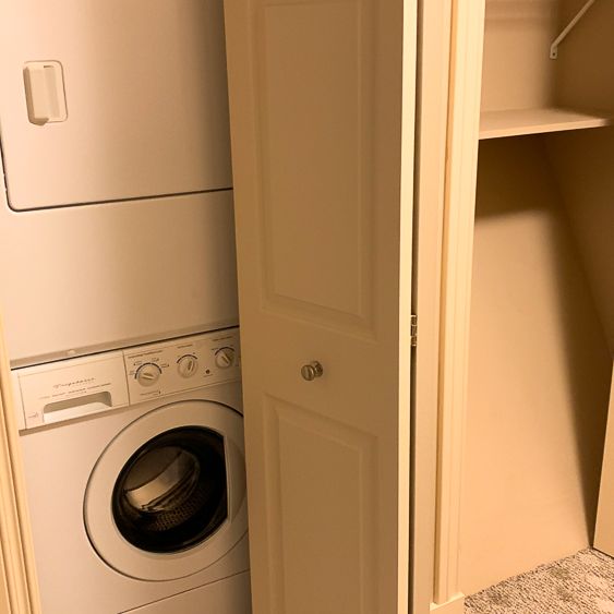 2 Bed + Den Condo For Rent In Westmount - Photo 1