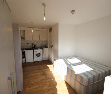 Studio to rent - Photo 3