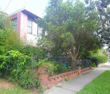Well Positioned, One-Bedroom Unit - Photo 3